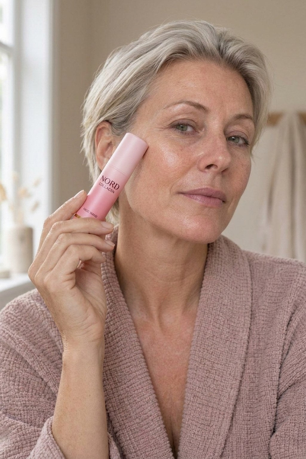 Face Wand dras över kindbenet på morgonen